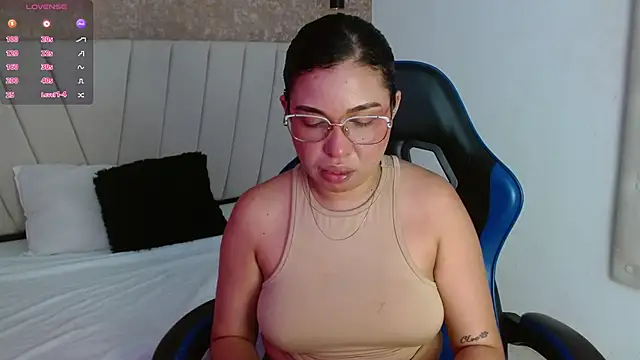 Snapshot of AliceSmity__ chatting on June 2026 01:09:02 PM AliceSmity online show from June 2026 01:09:02 PM