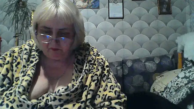 Snapshot of MarinaFarina53 chatting on June 2026 08:55:01 PM MarinaFarina53 online show from June 2026 08:55:01 PM