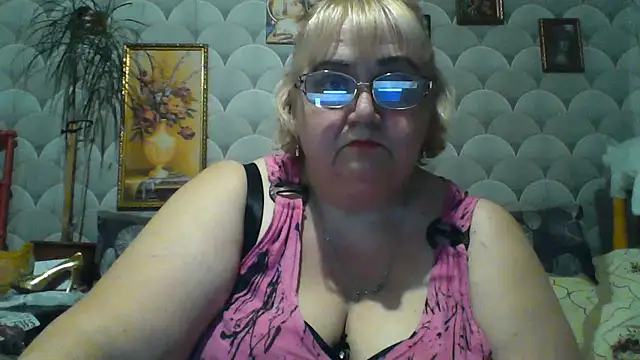 Snapshot of MarinaFarina53 chatting on June 2026 05:56:02 PM MarinaFarina53 online show from June 2026 05:56:02 PM