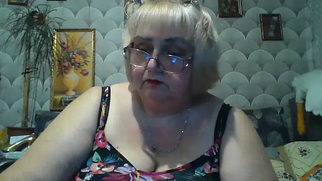 Snapshot of MarinaFarina53 chatting on June 2026 05:17:02 PM MarinaFarina53 online show from June 2026 05:17:02 PM