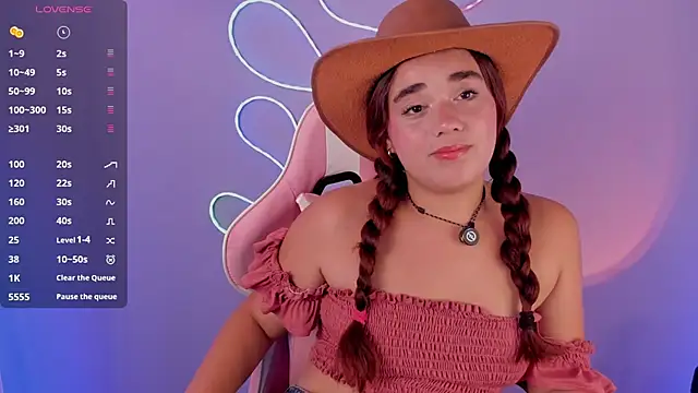 CharlotteBloom12 online show from May 2026 02:44:01 PM