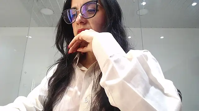 Lizeth White  online show from June 2026 08:21:01 PM