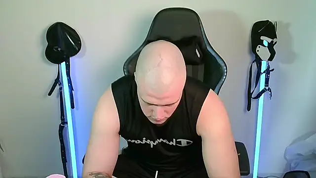 Snapshot of Bigbaald chatting on May 2026 08:10:01 AM Bigbaald online show from May 2026 08:10:01 AM