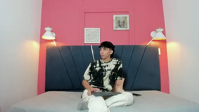 Snapshot of ero_boy40 chatting on May 2026 03:45:01 AM ero boy40 online show from May 2026 03:45:01 AM