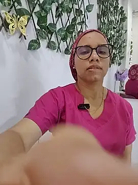 alanahot94 online show from June 2026 04:52:01 PM