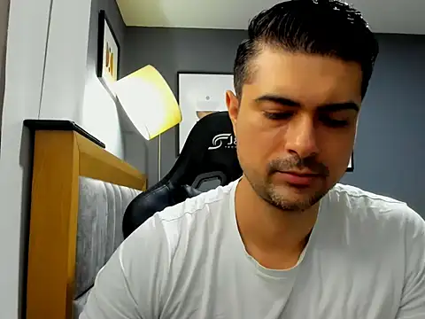 Snapshot of ZEI-001 chatting on May 2026 02:18:02 AM ZEI-001 online show from May 2026 02:18:02 AM