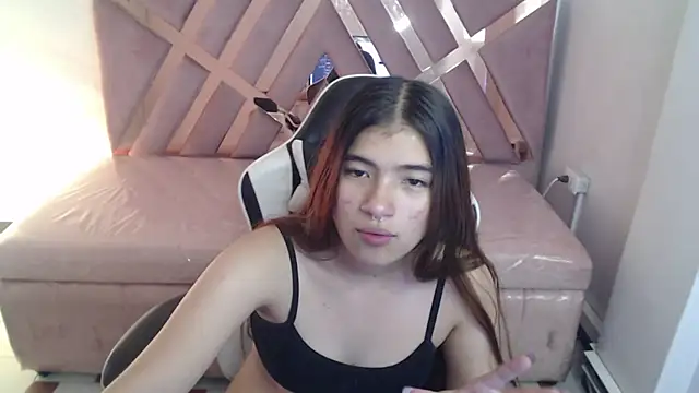 Snapshot of alesia_v_v chatting on June 2026 06:52:02 AM alesia v v online show from June 2026 06:52:02 AM