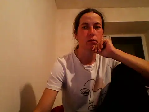 Snapshot of DanicaFey chatting on May 2026 06:37:01 PM DanicaFey online show from May 2026 06:37:01 PM