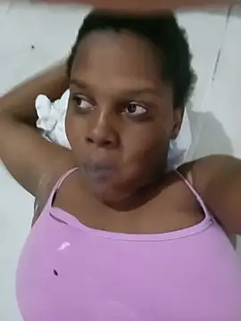 Snapshot of momspretty chatting on May 2026 12:19:01 AM momspretty online show from May 2026 12:19:01 AM