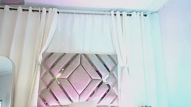 Snapshot of MilaMonroeX chatting on June 2026 02:07:01 AM MilaMonroeX online show from June 2026 02:07:01 AM