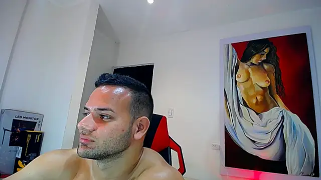 Snapshot of hugo_19cm chatting on November 2025 04:39:02 PM hugo 19cm online show from November 2025 04:39:02 PM