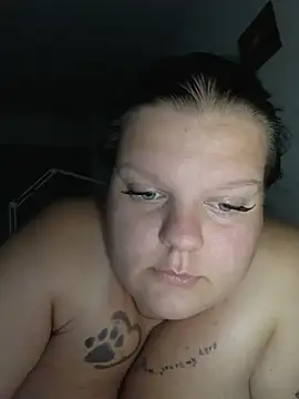 Snapshot of BadMommyyyyy chatting on July 2026 07:24:01 AM BadMommyyyyy online show from July 2026 07:24:01 AM