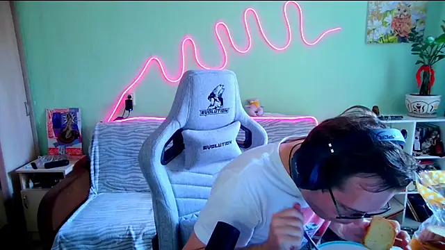 MeLanXolik online show from May 2026 09:06:01 AM