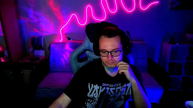 Snapshot of MeLanXolik chatting on June 2026 07:40:02 PM MeLanXolik online show from June 2026 07:40:02 PM