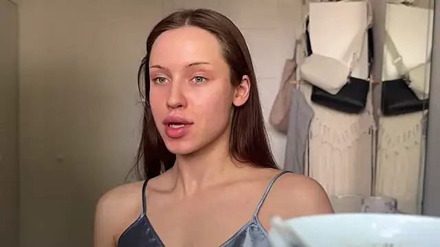 Emma Grace Thompson  online show from May 2026 11:36:01 AM