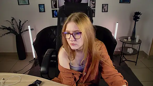 lanafitch online show from June 2026 10:28:02 AM