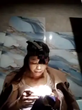 Snapshot of Mai-lan chatting on May 2026 01:06:01 PM Mai-lan online show from May 2026 01:06:01 PM