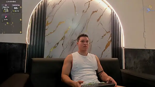 lucassimone  online show from May 2026 03:46:02 AM