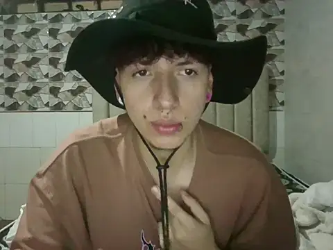Snapshot of Noah_mod chatting on June 2026 01:39:01 AM Noah mod online show from June 2026 01:39:01 AM