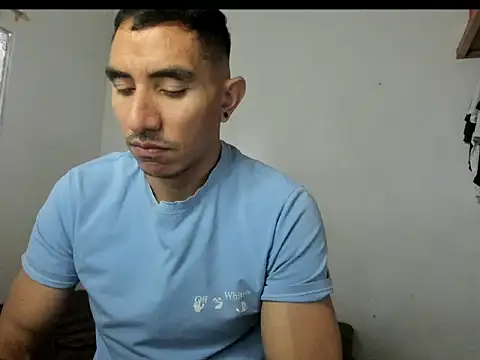 Snapshot of aquiles04 chatting on June 2026 06:20:02 PM aquiles04 online show from June 2026 06:20:02 PM