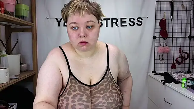 Snapshot of mistress_molly chatting on May 2026 05:05:02 AM mistress molly online show from May 2026 05:05:02 AM