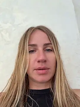 Snapshot of AnnaMist_ chatting on June 2026 05:57:01 AM AnnaMist online show from June 2026 05:57:01 AM