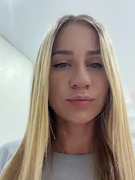 Snapshot of AnnaMist_ chatting on June 2026 10:00:02 PM AnnaMist online show from June 2026 10:00:02 PM