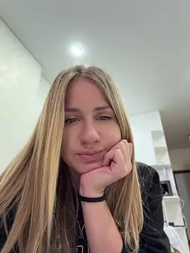 Snapshot of AnnaMist_ chatting on July 2026 06:47:01 PM AnnaMist online show from July 2026 06:47:01 PM