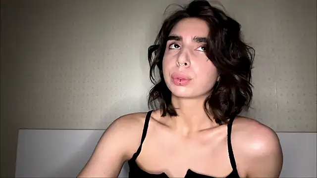 JessiaRuezga online show from July 2026 12:33:01 PM