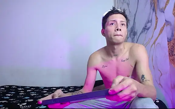Sexy and Explosives1 online show from May 2026 08:15:01 PM