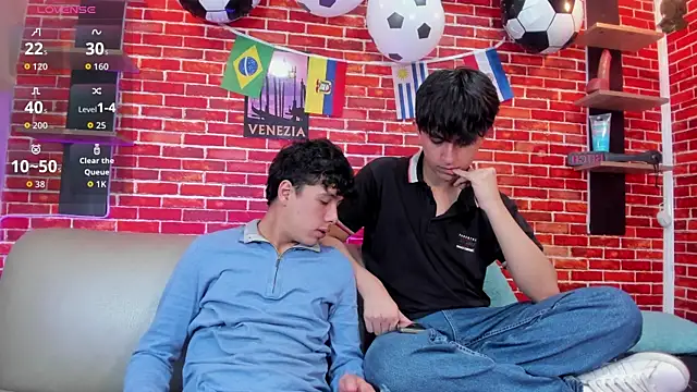 Hoot boyss  online show from June 2026 08:06:01 PM