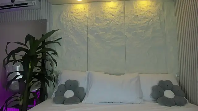Snapshot of Dulce_Vict chatting on June 2026 03:48:02 AM Dulce Vict online show from June 2026 03:48:02 AM