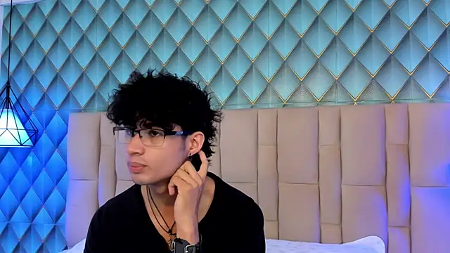 Snapshot of Sofia-Ethan chatting on May 2026 01:29:01 PM Sofia-Ethan online show from May 2026 01:29:01 PM