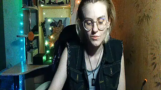   Freya    online show from May 2026 09:32:01 PM