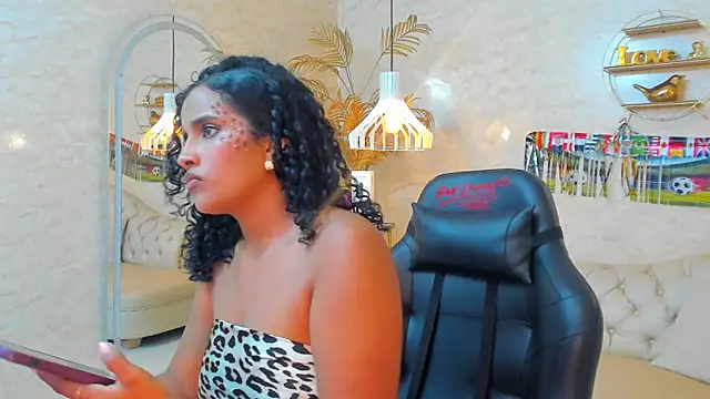 Snapshot of Horny_Curls chatting on June 2026 03:48:01 AM Horny Curls online show from June 2026 03:48:01 AM
