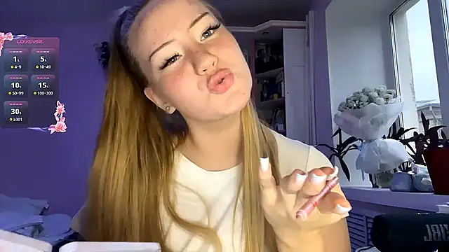 Snapshot of Lisi_Kiss_ chatting on June 2026 05:25:01 PM Lisi Kiss online show from June 2026 05:25:01 PM