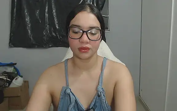 Snapshot of karen_golden1 chatting on June 2026 06:07:01 AM karen golden1 online show from June 2026 06:07:01 AM