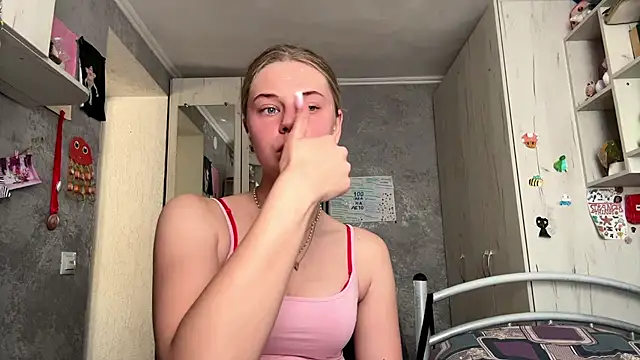 HoneysPiee online show from July 2026 12:51:01 PM