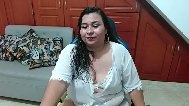 Snapshot of katiusca_rm chatting on June 2026 01:45:02 PM katiusca rm online show from June 2026 01:45:02 PM