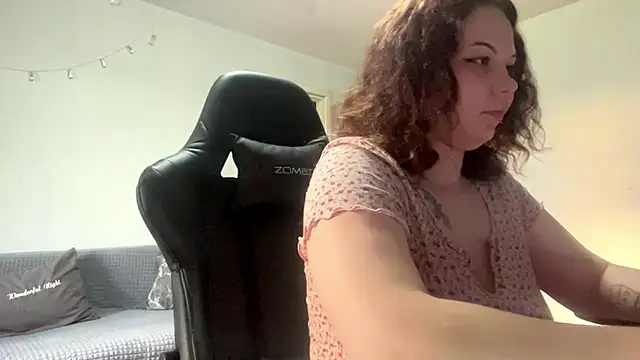 Redhair girl online show from June 2026 03:59:01 PM
