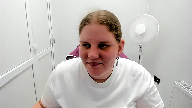 Snapshot of Bella_shyy_ chatting on July 2026 02:21:01 PM Bella shyy online show from July 2026 02:21:01 PM