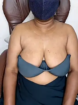 Snapshot of MISS-LOVEV chatting on June 2026 01:28:02 AM MISS-LOVEV online show from June 2026 01:28:02 AM