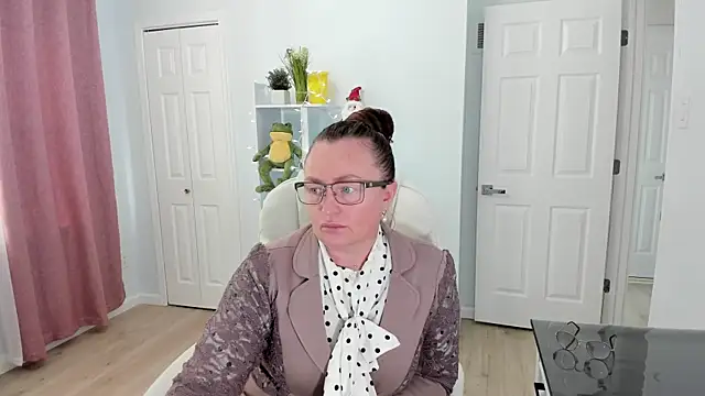 Snapshot of Vika73 chatting on December 2024 04:17:01 PM Vika73 online show from December 2024 04:17:01 PM