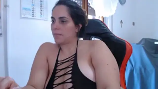 Snapshot of CampanulaHot chatting on June 2026 09:33:01 AM CampanulaHot online show from June 2026 09:33:01 AM