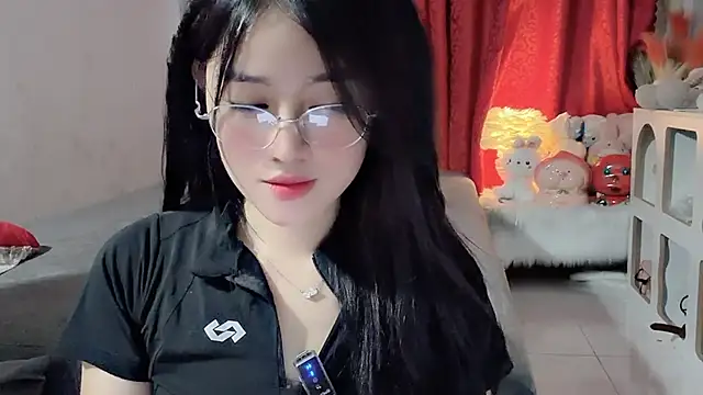 Bee-Cherry online show from May 2026 06:18:02 AM