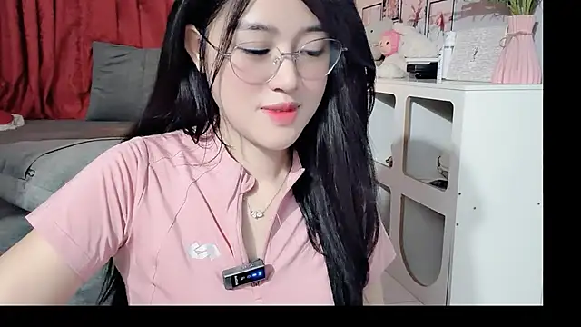 Bee-Cherry online show from May 2026 06:11:02 AM