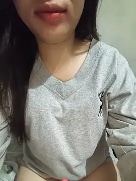 Linh-Anhh online show from June 2026 09:32:02 PM