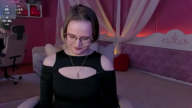 AgnesRay online show from June 2026 06:33:02 PM