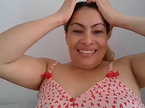 Snapshot of Layla-Astrum chatting on June 2026 01:15:02 PM Layla-Astrum online show from June 2026 01:15:02 PM