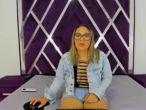 LunaViceht online show from June 2026 12:15:02 PM